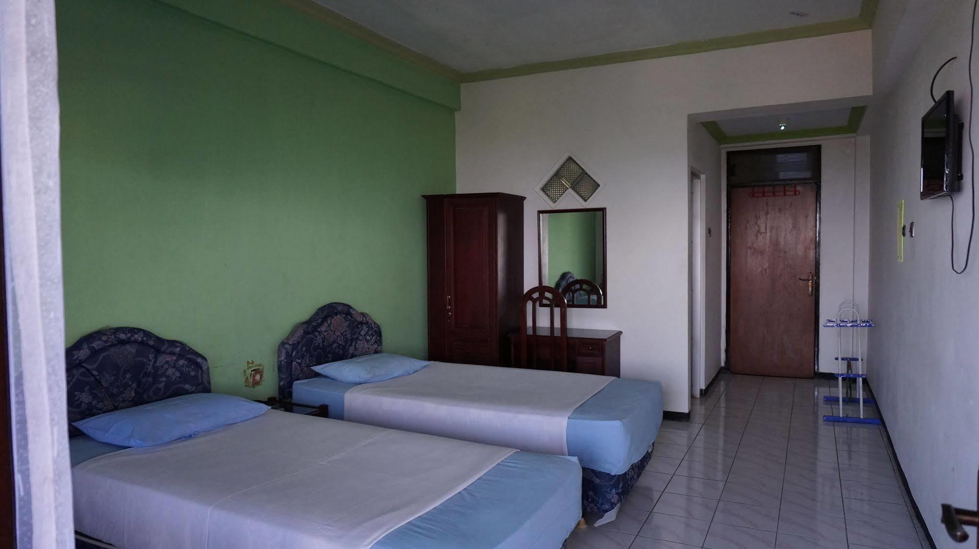 Hotel Surya Indah Batu Malang Экстерьер фото