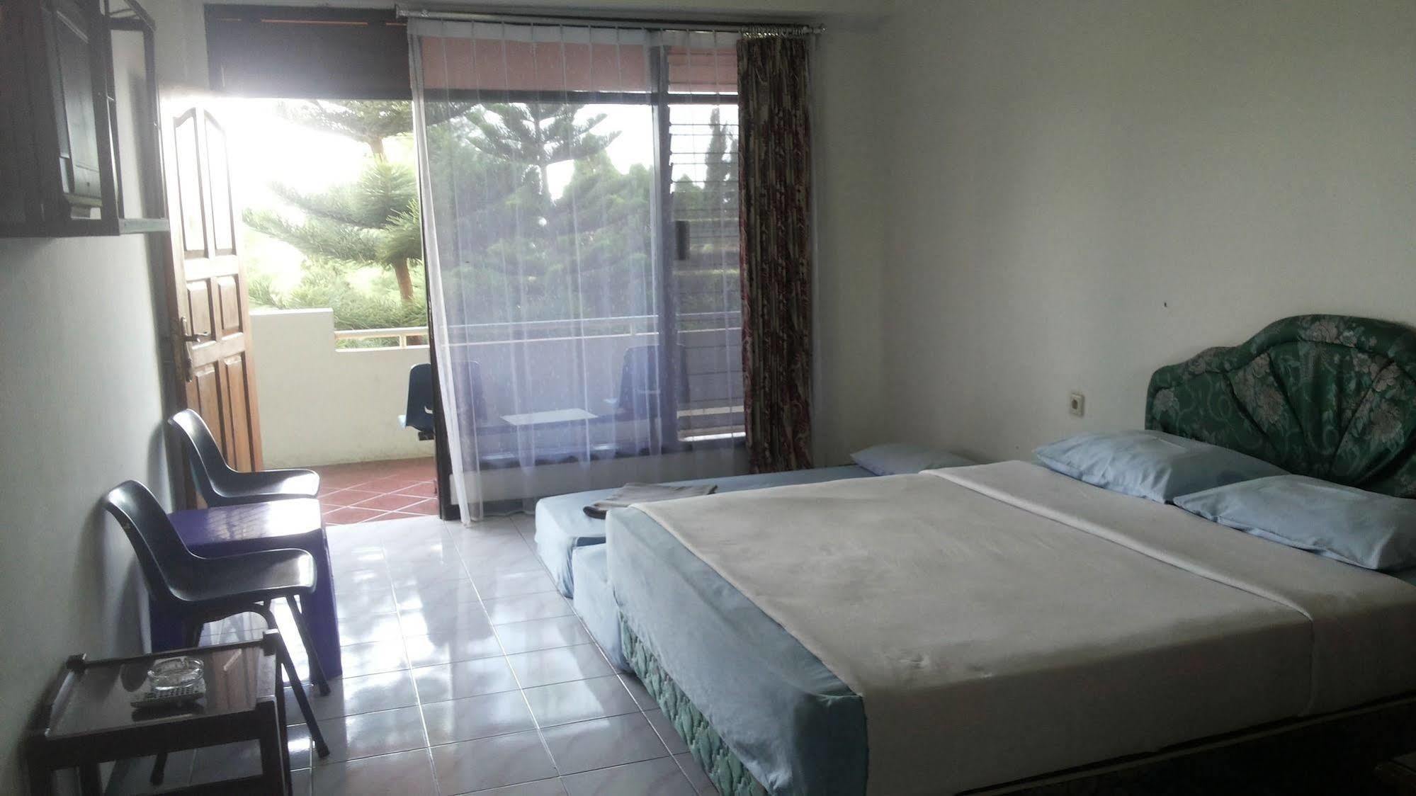 Hotel Surya Indah Batu Malang Экстерьер фото