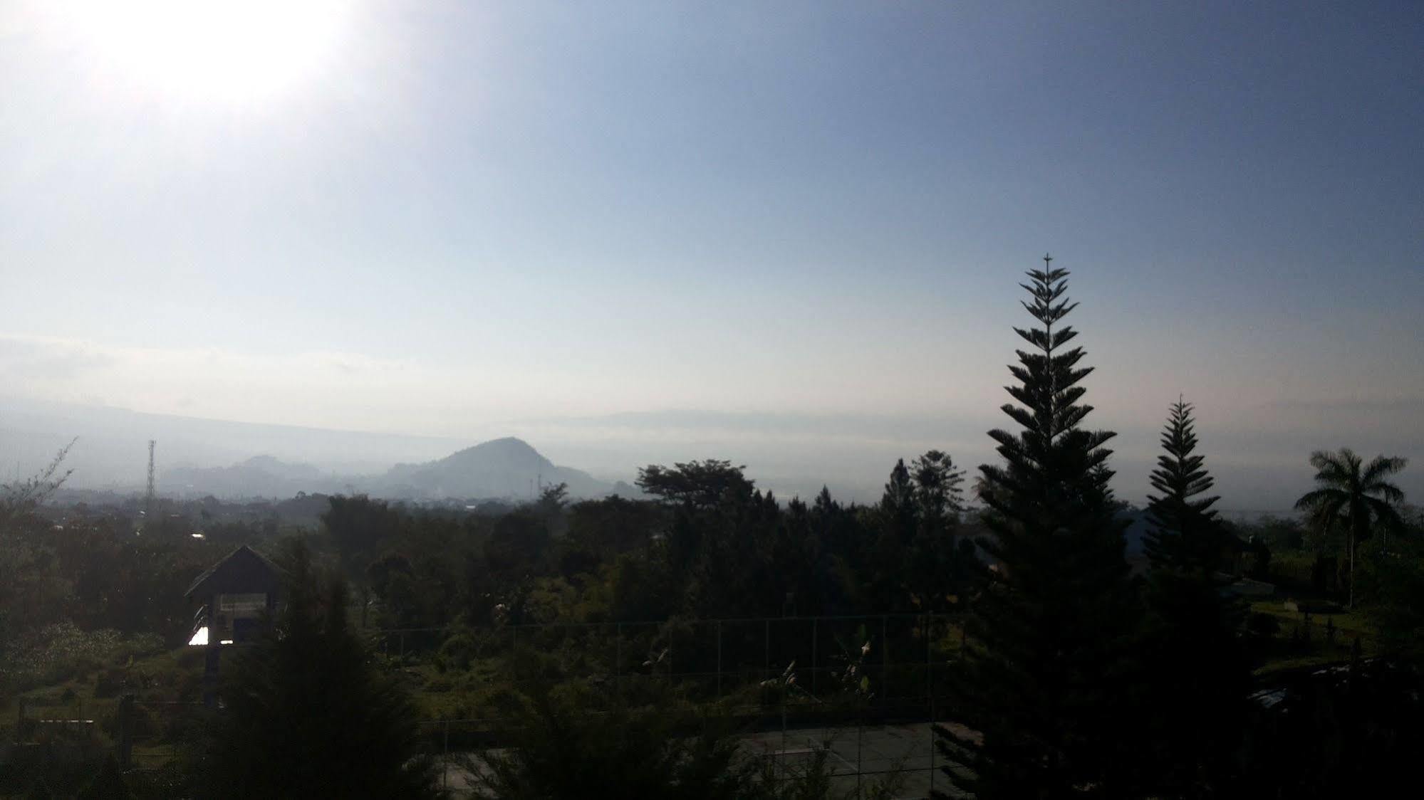 Hotel Surya Indah Batu Malang Экстерьер фото