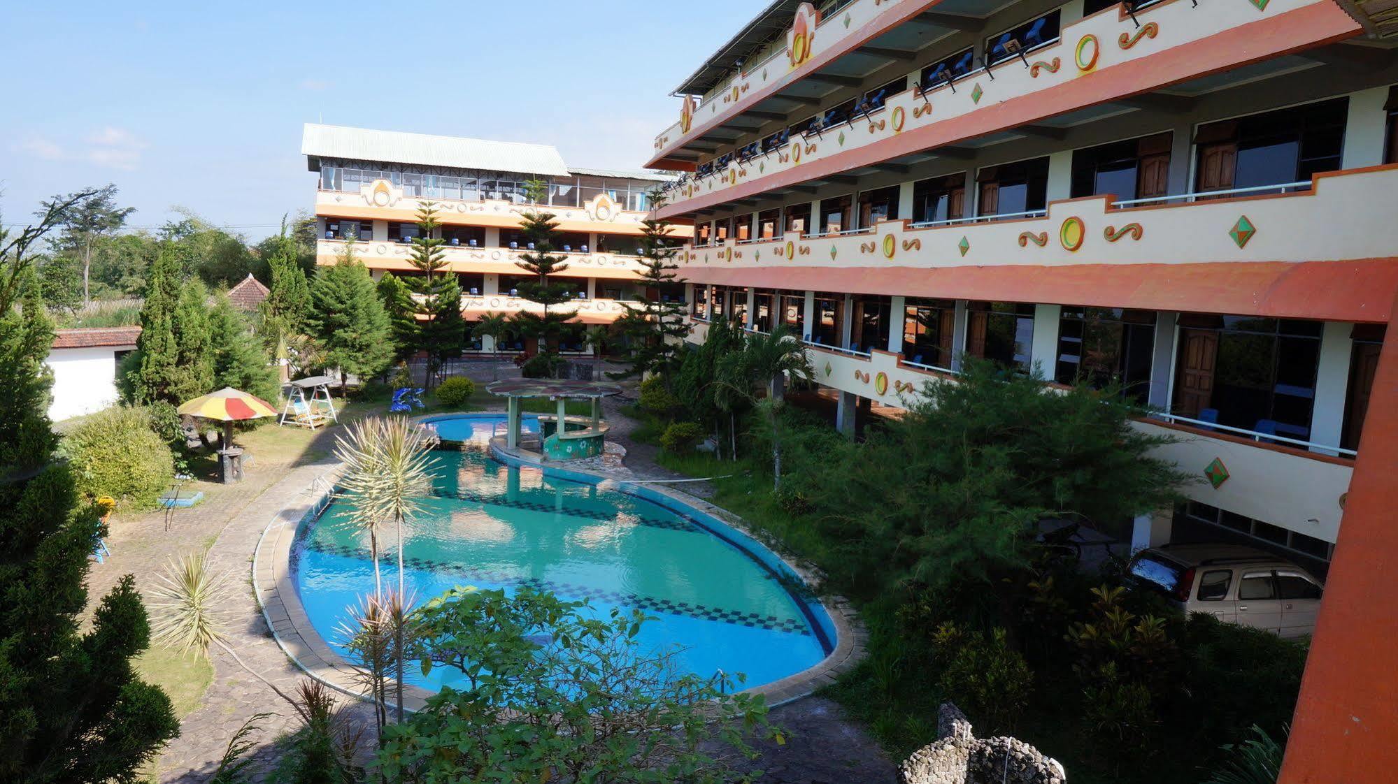 Hotel Surya Indah Batu Malang Экстерьер фото