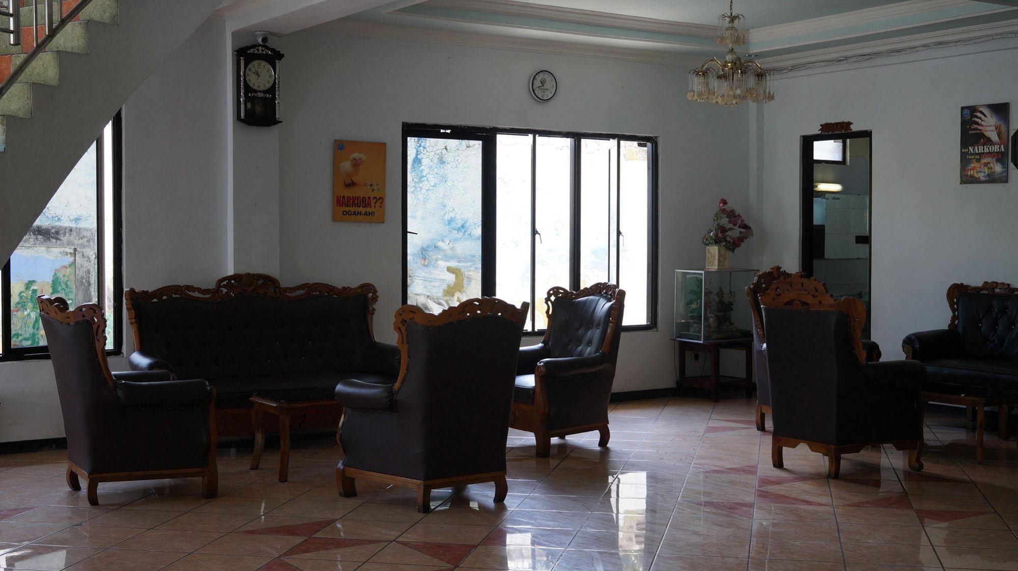 Hotel Surya Indah Batu Malang Экстерьер фото