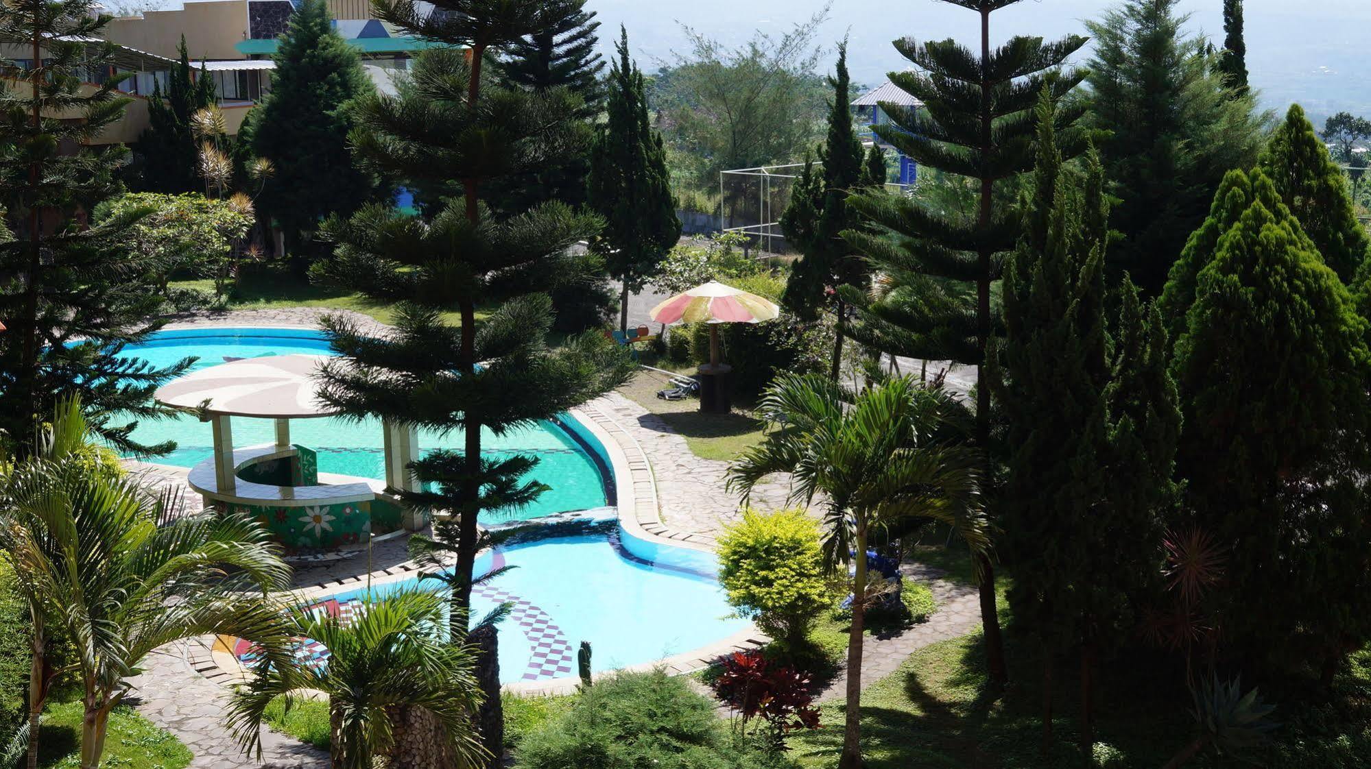 Hotel Surya Indah Batu Malang Экстерьер фото
